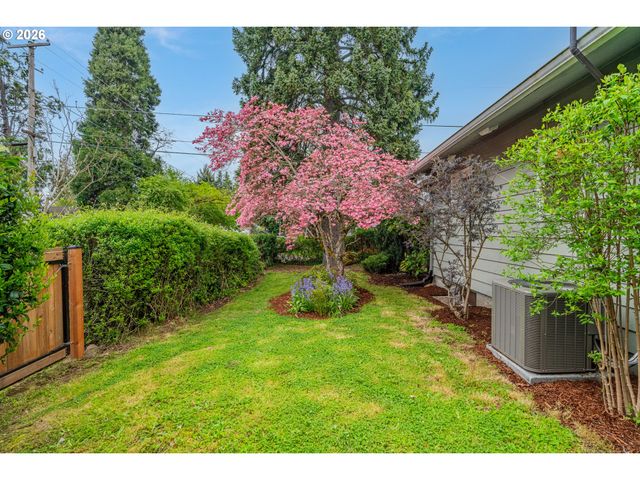 8908 Ne WYGANT St, Portland, OR 97220