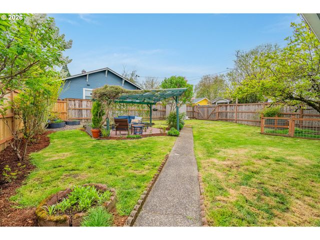 8908 Ne WYGANT St, Portland, OR 97220