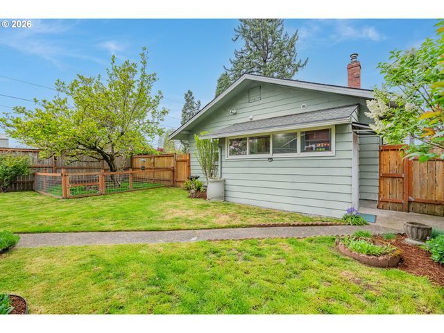 8908 Ne WYGANT St, Portland, OR 97220