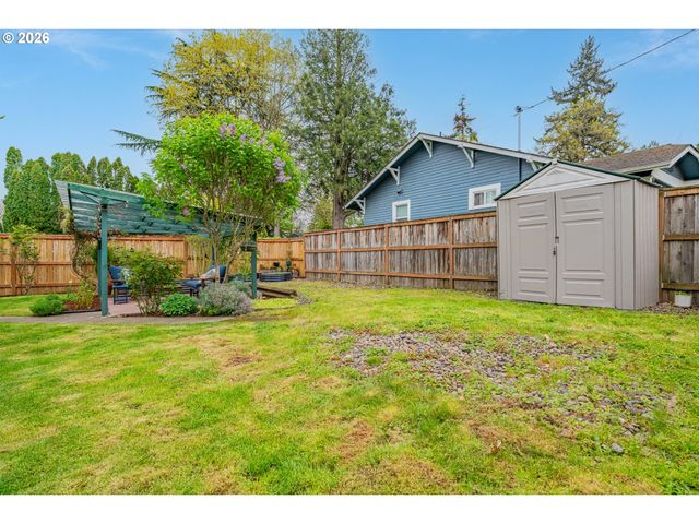 8908 Ne WYGANT St, Portland, OR 97220