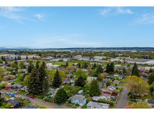 8908 Ne WYGANT St, Portland, OR 97220