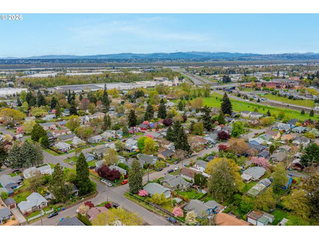 8908 Ne WYGANT St, Portland, OR 97220