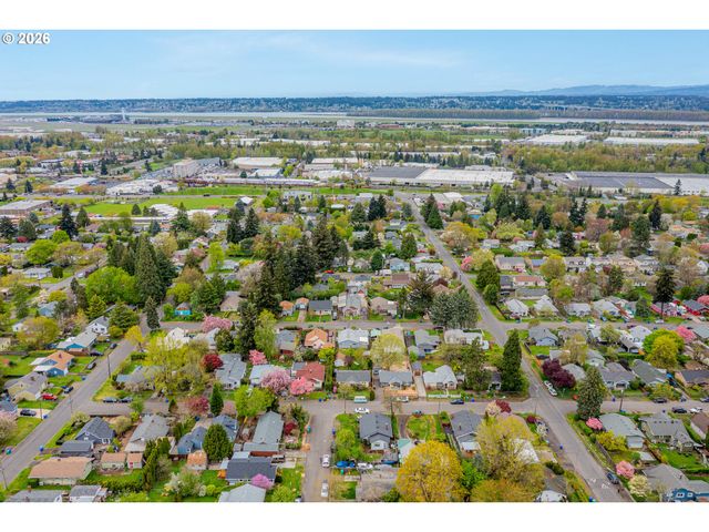 8908 Ne WYGANT St, Portland, OR 97220