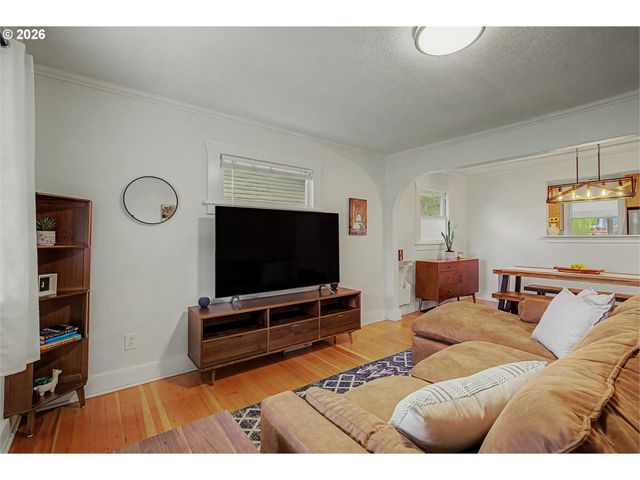 8908 Ne WYGANT St, Portland, OR 97220