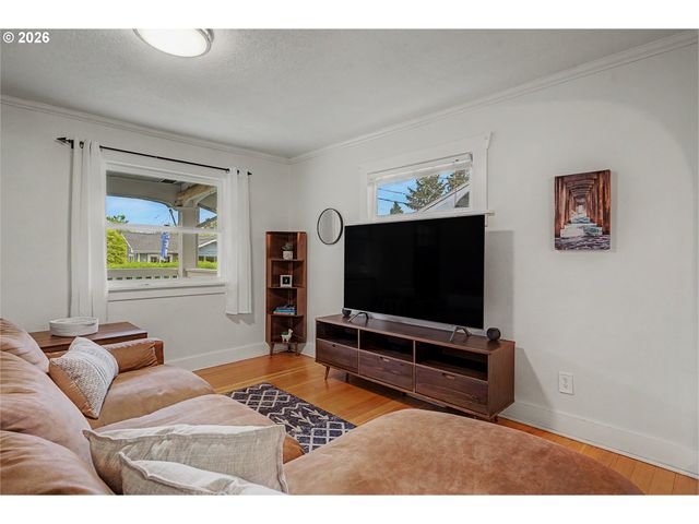 8908 Ne WYGANT St, Portland, OR 97220