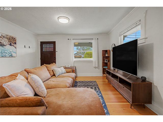 8908 Ne WYGANT St, Portland, OR 97220