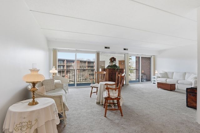 144 Marble St 403, Stoneham, MA 02180