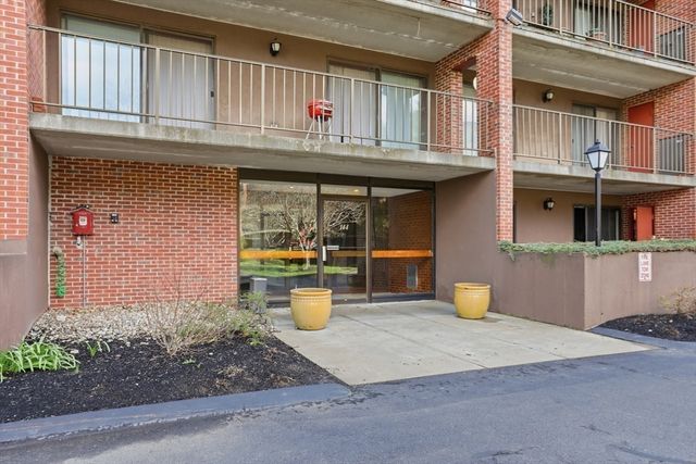 144 Marble St 403, Stoneham, MA 02180