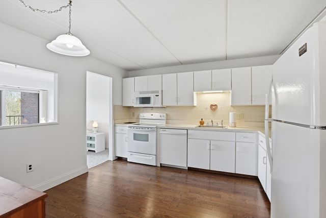 144 Marble St 403, Stoneham, MA 02180