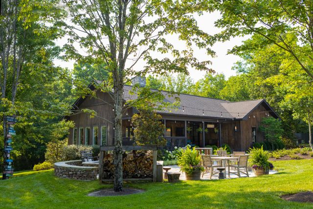 8020 Backwoods Pvt Dr, College Grove, TN 37046