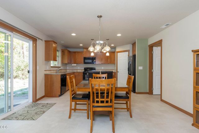 200 Stewart Road, Grants Pass, OR 97526