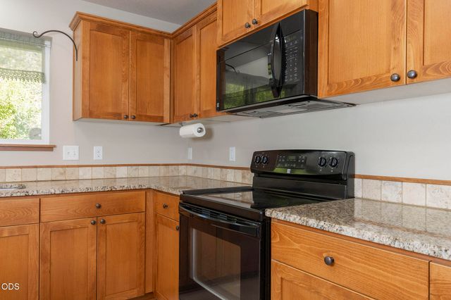 200 Stewart Road, Grants Pass, OR 97526