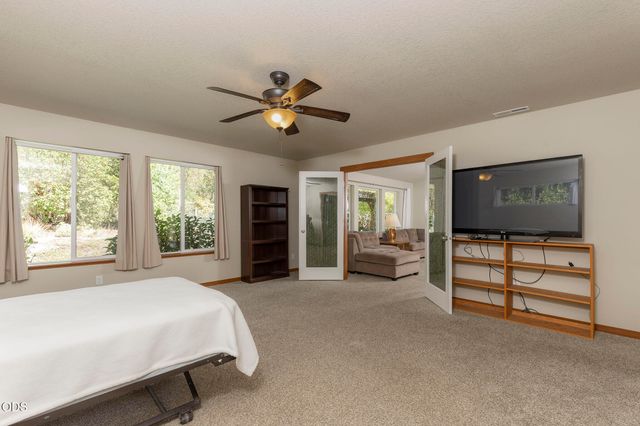 200 Stewart Road, Grants Pass, OR 97526
