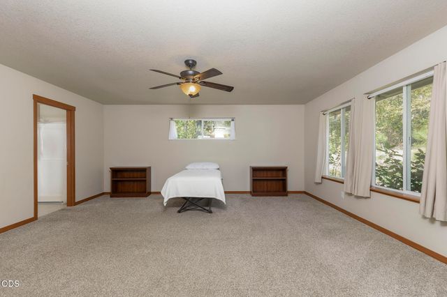 200 Stewart Road, Grants Pass, OR 97526