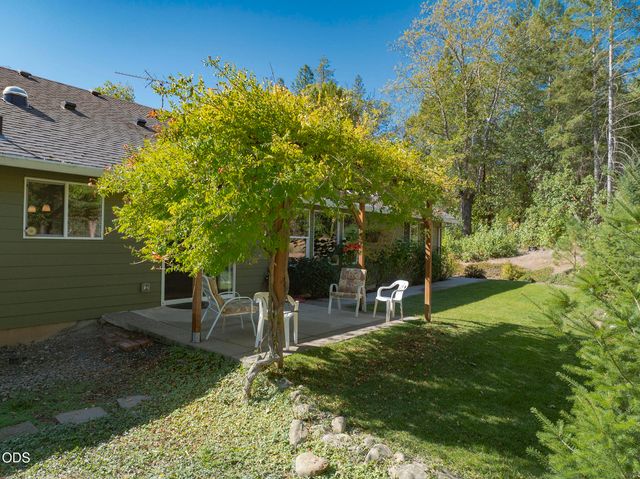 200 Stewart Road, Grants Pass, OR 97526