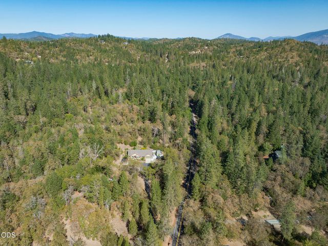 200 Stewart Road, Grants Pass, OR 97526
