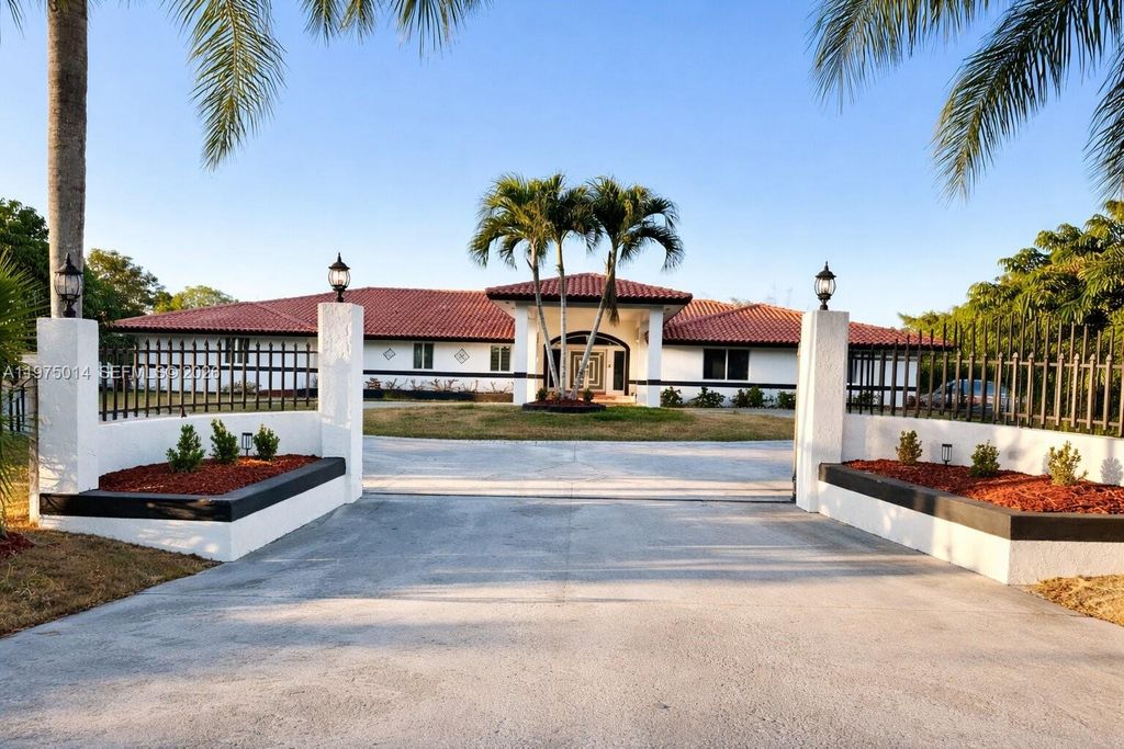 20825 SW 242nd St, Homestead, FL 33031