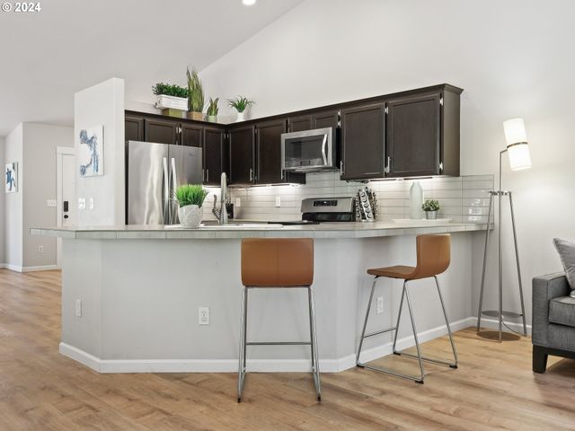 8575 Sw JOHN Ct, Portland, OR 97223