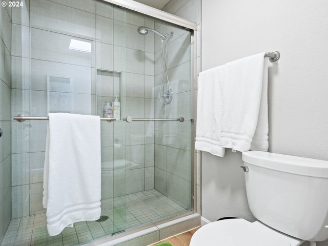 8575 Sw JOHN Ct, Portland, OR 97223