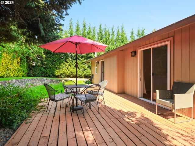 8575 Sw JOHN Ct, Portland, OR 97223