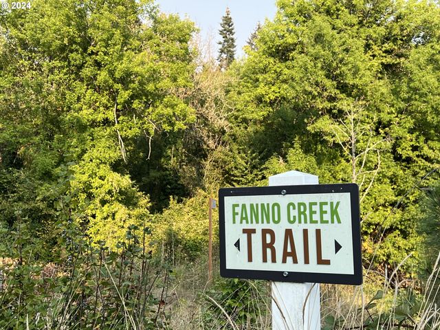 8575 Sw JOHN Ct, Portland, OR 97223