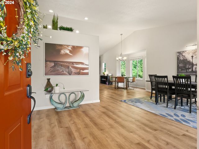 8575 Sw JOHN Ct, Portland, OR 97223