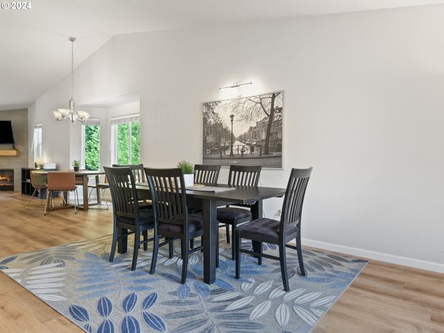 8575 Sw JOHN Ct, Portland, OR 97223