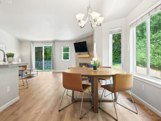 8575 Sw JOHN Ct, Portland, OR 97223