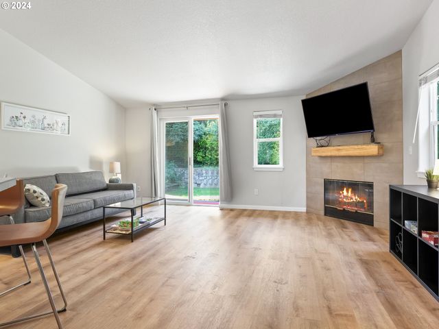 8575 Sw JOHN Ct, Portland, OR 97223