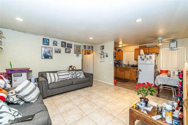 10016 S San Pedro Street, Los Angeles, CA 90003