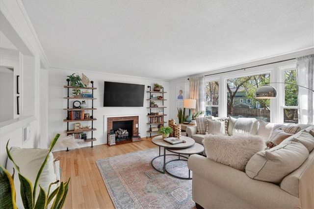 4021 W 73rd Terrace, Prairie Village, KS 66208