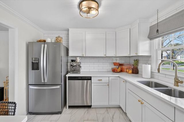 4021 W 73rd Terrace, Prairie Village, KS 66208
