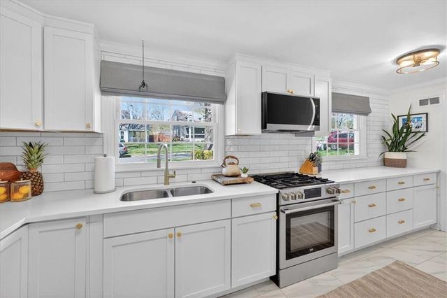 4021 W 73rd Terrace, Prairie Village, KS 66208