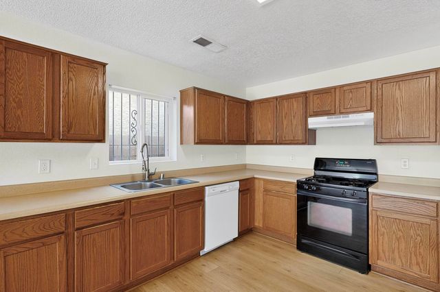 9909 SHIRAZ Road SW, Albuquerque, NM 87121