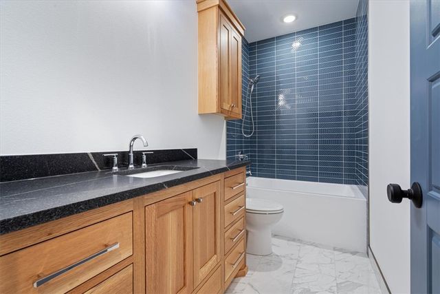 4170 Winter Evening Place, Fayetteville, AR 72704