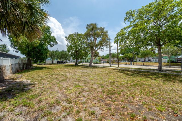 447 20th Street, West Palm Beach, FL 33407