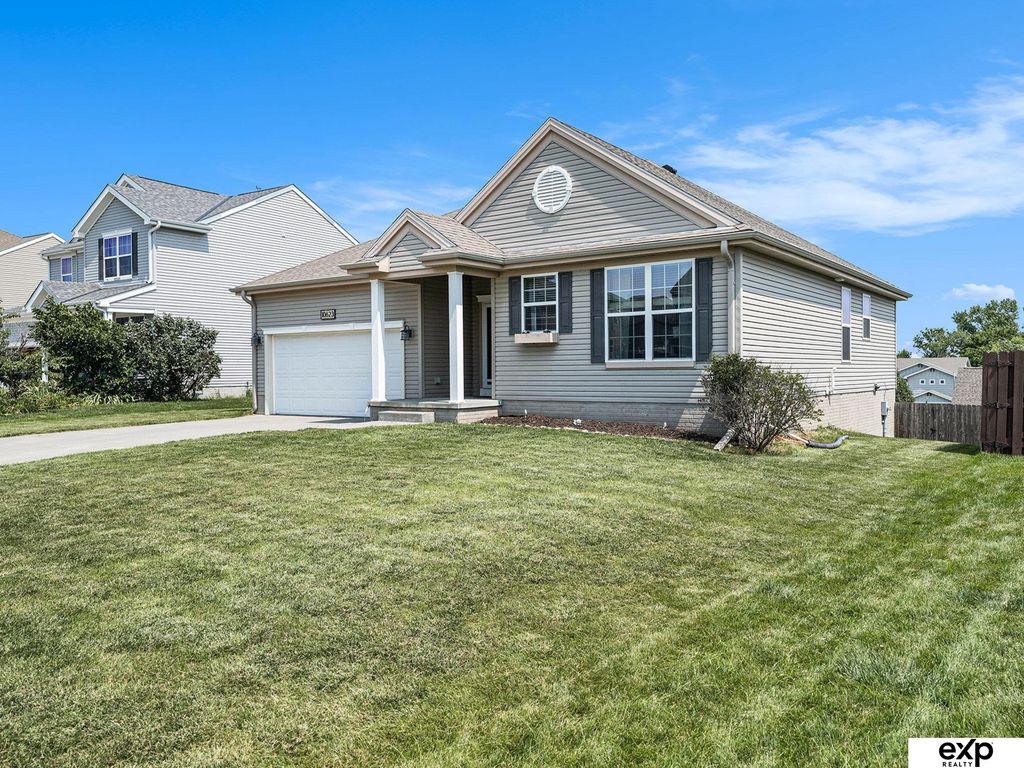 10623 S 110th Avenue, Papillion, NE 68046