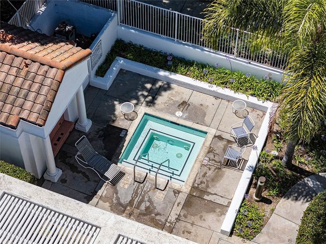 19462 Pompano Lane 111, Huntington Beach, CA 92648