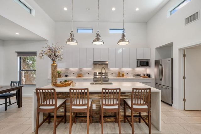 1917 Owens LN, Lago Vista, TX 78645