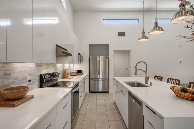 1917 Owens LN, Lago Vista, TX 78645