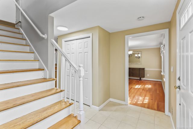 21 Stockade Road, Simsbury, CT 06092