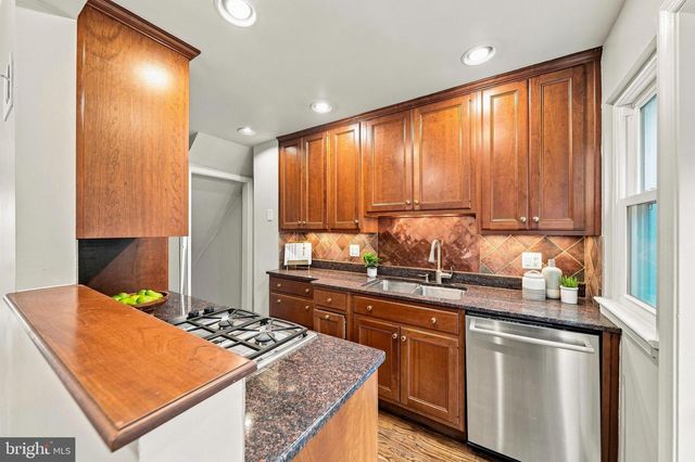 8 E MASONIC VIEW AVE, Alexandria, VA 22301