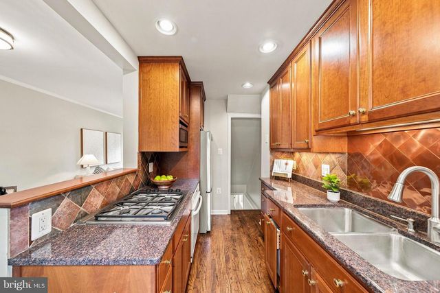 8 E MASONIC VIEW AVE, Alexandria, VA 22301