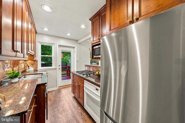 8 E MASONIC VIEW AVE, Alexandria, VA 22301
