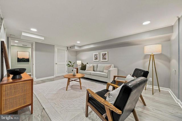 8 E MASONIC VIEW AVE, Alexandria, VA 22301