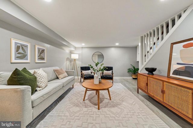 8 E MASONIC VIEW AVE, Alexandria, VA 22301