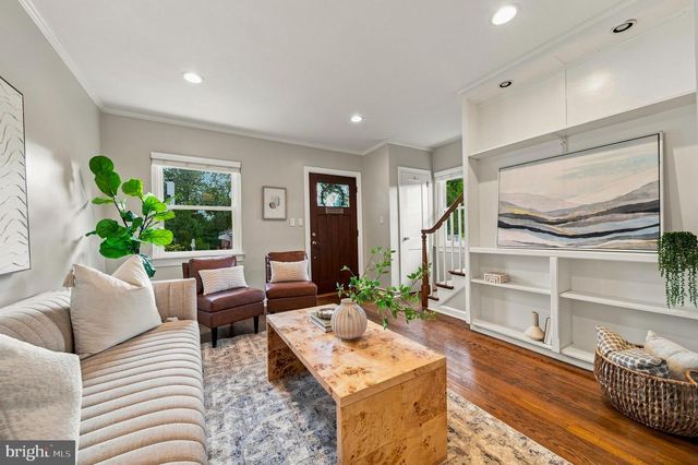 8 E MASONIC VIEW AVE, Alexandria, VA 22301