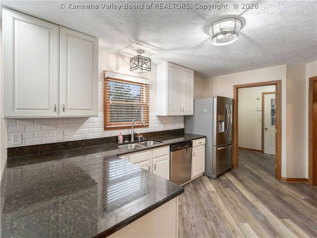 62 Muirfield Drive, Hurricane, WV 25526