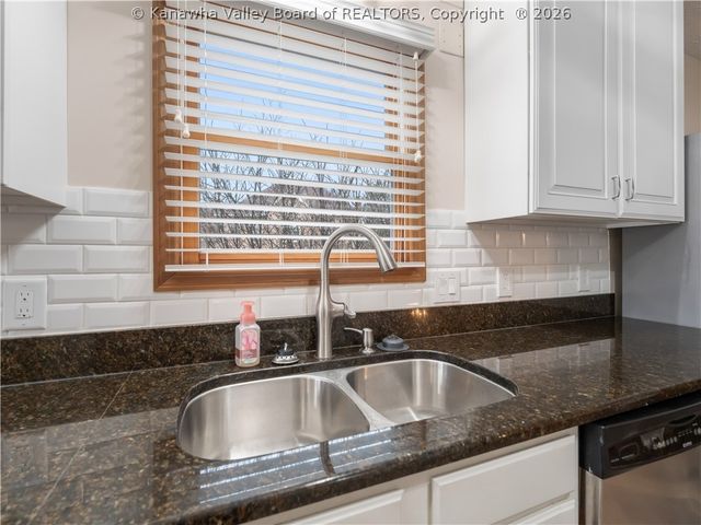 62 Muirfield Drive, Hurricane, WV 25526