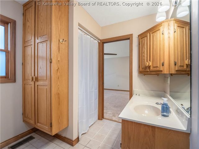 62 Muirfield Drive, Hurricane, WV 25526